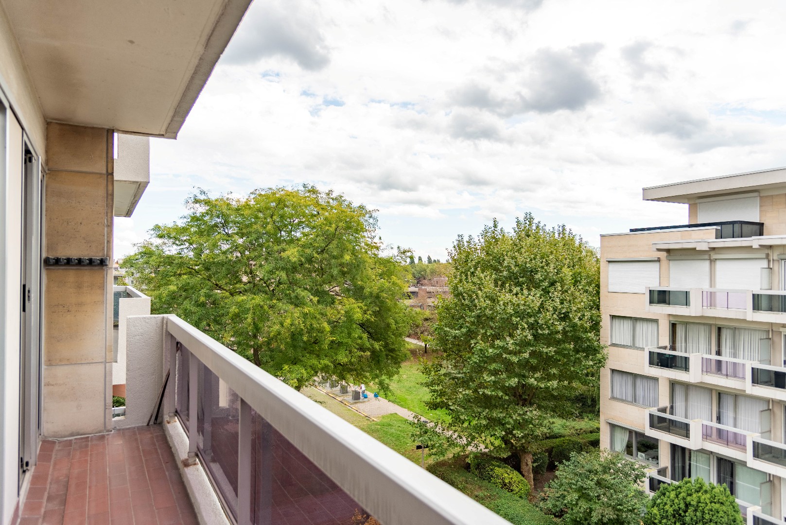 Aangenaam 2-slaapkamerappartement met terras op centrale ligging - foto 4