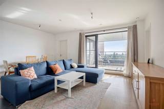 Dit ruim en lichtrijk appartement is gelegen aan de Cicerolaan 17 bus 4 in Evere, op een aangename ligging met winkels, openbaar vervoer...