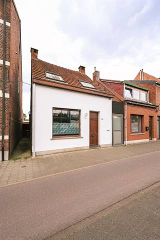 Woning met veel potentieel — Kapelsesteenweg, Antwerpen TROEVENVlakbij Sint-Michiels College, op wandelafstand van openbaar vervoer en winkels, en...