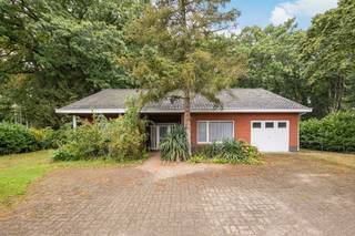 <p><span>Te renoveren landhuis op 1.948m²</span></p><p><span> </span></p><p><span>* Gelijkvloers : inkomhal, ruime living met open haard en aanpalende veranda, grote keuken, 1e slaapkamer aan de voorzijde, 2e slaapkamer aan de achterzijde, badkamer met douche en wastafel, inpandige garage met smeerput, apart toilet, wasplaats met CV-installatie en toegang tot de tuin.</span></p><p><span> </span></p><p><span>* Verdieping : nachthal met ingemaakte kasten, 3e slaapkamer met ingemaakte kasten, 4e slaapkamer, zolderkamer</span></p><p><span> </span></p><p><span>- CV op gas (condensatieketel) met luchtverwarming</span></p><p><span>- volledige kruipruimte</span></p><p><span>- grote tuinberging</span></p><p><span>- er is een energetische renovatieverplichting (meer informatie op </span><span><span>Renovatieverplichting voor residentiële gebouwen | Vlaanderen.be</span></span><span> )</span></p><p><span> </span></p><p><span> </span></p><p><span> </span></p>