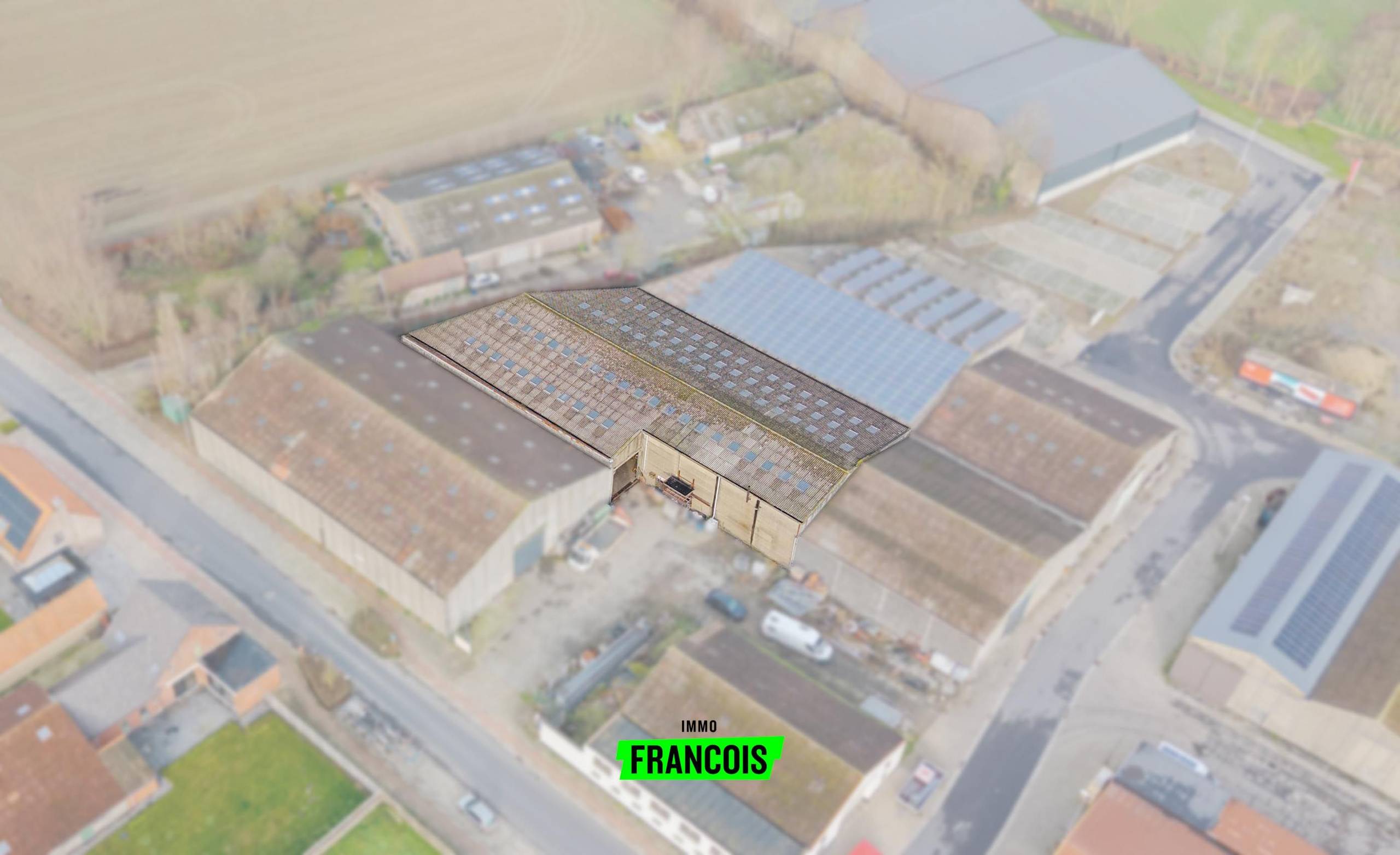 Ruime bedrijfsloods van +1.000 m² te koop in Werken! - foto 3