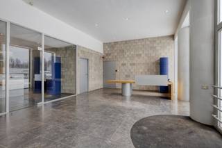 Dit vrijstaande gebouw, ontworpen door architect Jo Crepain, is gelegen in Niel (Boom) en dateert uit 1991 en verder uitgebouwd in 1995. Met...