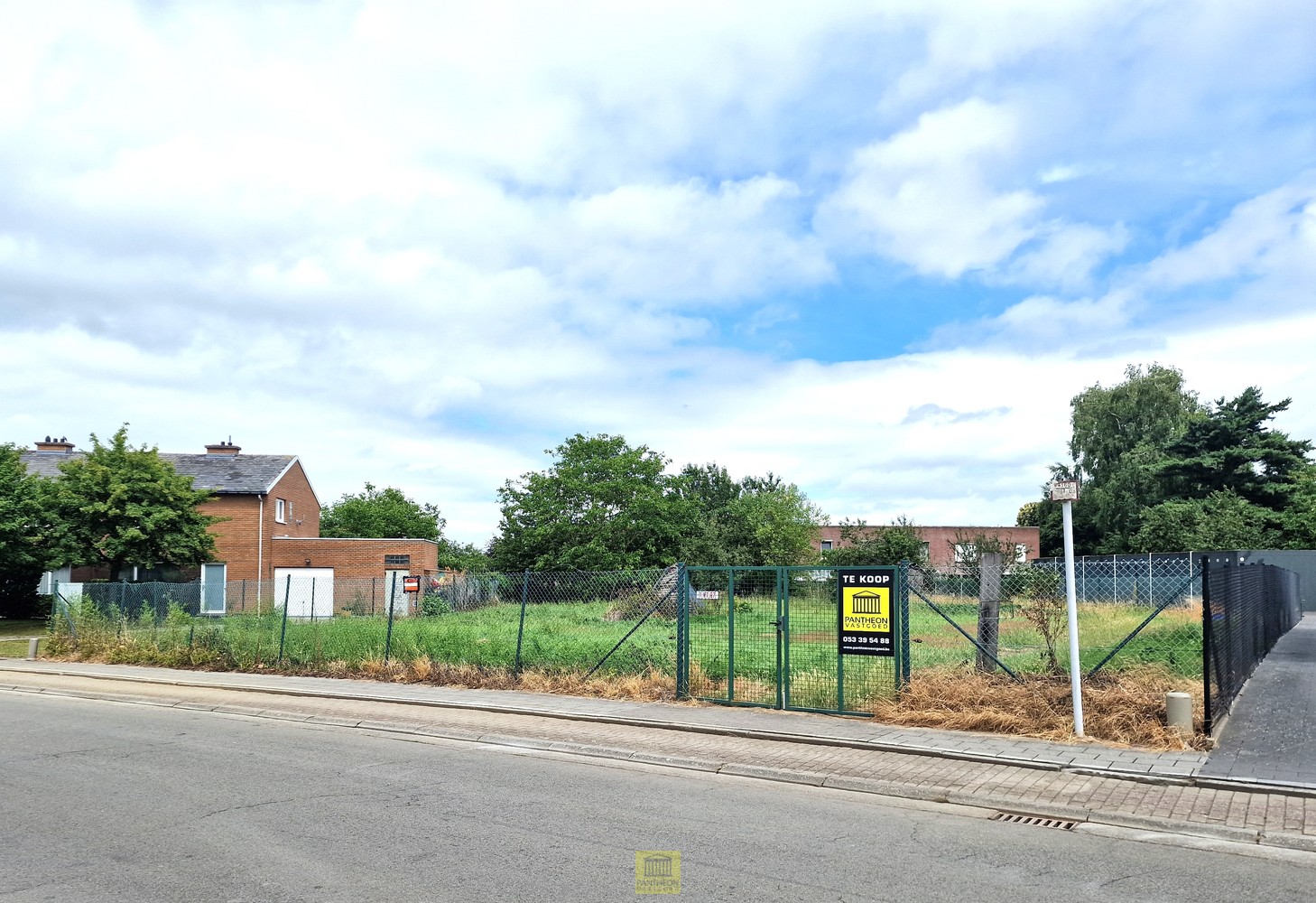 Veelzijdige bouwgrond met uitstekende Ligging – 16a34ca | Mogelijkheid tot Open Bebouwing, Tweewoonst of Projectontwikkeling - foto 1