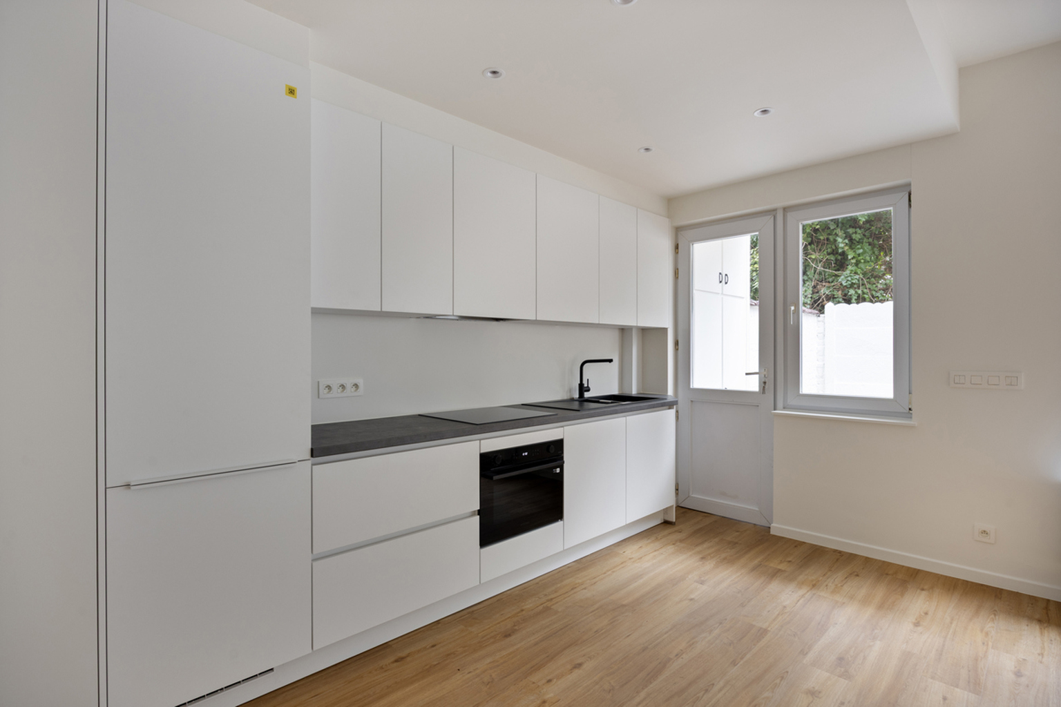 Volledig gerenoveerde gelijkvloerse éénslaapkamerappartement - foto 5