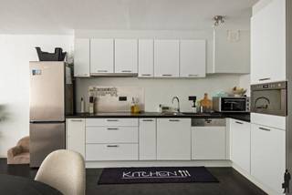 Instapklaar gelijkvloers appartement (81m²) met 2 slk’s, private parkeerplaats en kelderberging.BEKIJK ZEKER ONZE (VIRTUELE) GRONDPLANNEN EN ATTESTEN...