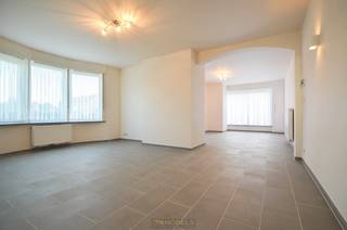 IDEALE OPBRENGSTEIGENOM bestaande uit 2 VERHUURDE APPARTEMENTEN (een gelijkvloers appartement en een triplex appartement) een GEZELLIGE EN...