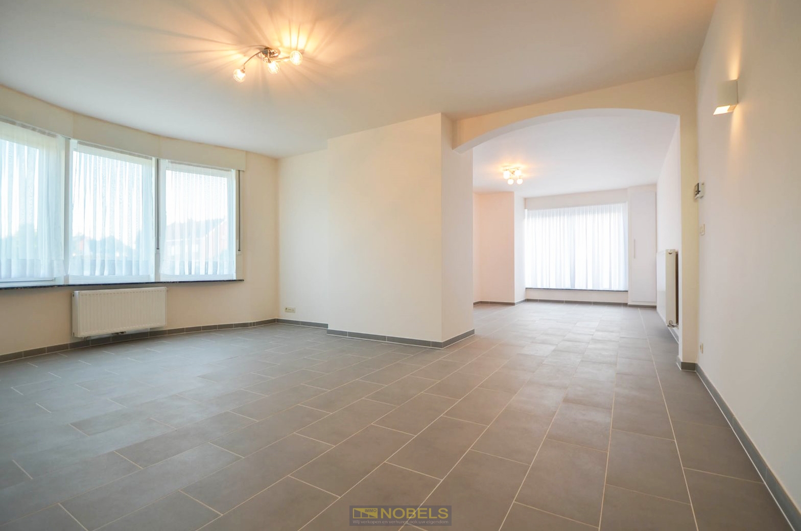 Te koop, gerenoveerde opbrengsteigendom met 2 verhuurde appartementen, gezellige tuin en 2 garages te Oudenaarde - photo 2