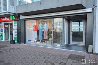 Deze handelszaak in hedendaagse stijl is gelegen op het bruisende Rubensplein te Knokke. In 2021 kreeg de handelsruimte een opknapbeurt waardoor...
