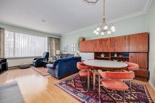 Zeer licht en goed onderhouden appartement met 2/3 slaapkamers en lift in een klein appartementsblok staat te koop op de Oudstrijderslaan 47...