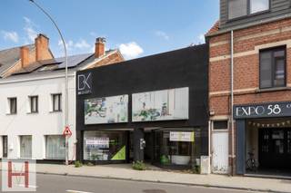 Multifunctioneel handelspand van 883m² met 2 verdiepingen nabij het centrum van Geel.Het pand beschikt over een ruime inkom met veel etalageruimte en...