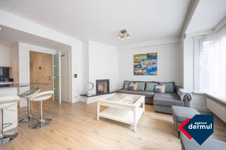 Op de 3° verdieping van residentie Leen Josephine Louise in het bruisende centrum van Oostende vindt u dit instapklare appartement met alles wat u nodig heeft voor comfortabel te wonen of te genieten aan zee. Het appartement beschikt over 2 slaapkamers. Er is een lichtrijke leefruimte en een functionele keuken. Dankzij de centrale ligging bevindt u zich op wandelafstand van winkels, restaurants, openbaar vervoer en uiteraard het strand. Perfect dus als vaste woonst of als tweede verblijf voor wie wil genieten van alles wat Oostende te bieden heeft. Er is een privatieve kelderberging. Mis deze kans niet en ontdek dit aangename appartement zelf!<br /><br /> 
