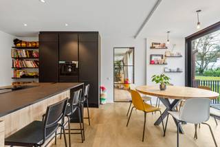 Deze woning is gelegen in een rustige residentiële groene omgeving te Vosselaar.Met een riante bewoonbare oppervlakte van 350m², vijf ruime...