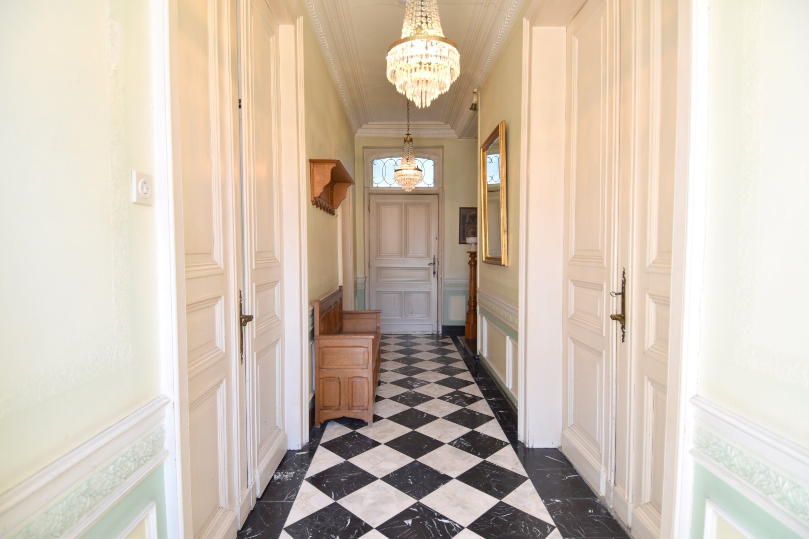 Karaktervolle burgerwoning met 3 slaapkamers, 2 garages en een mooi stukje tuin te koop in Rollegem - foto 4