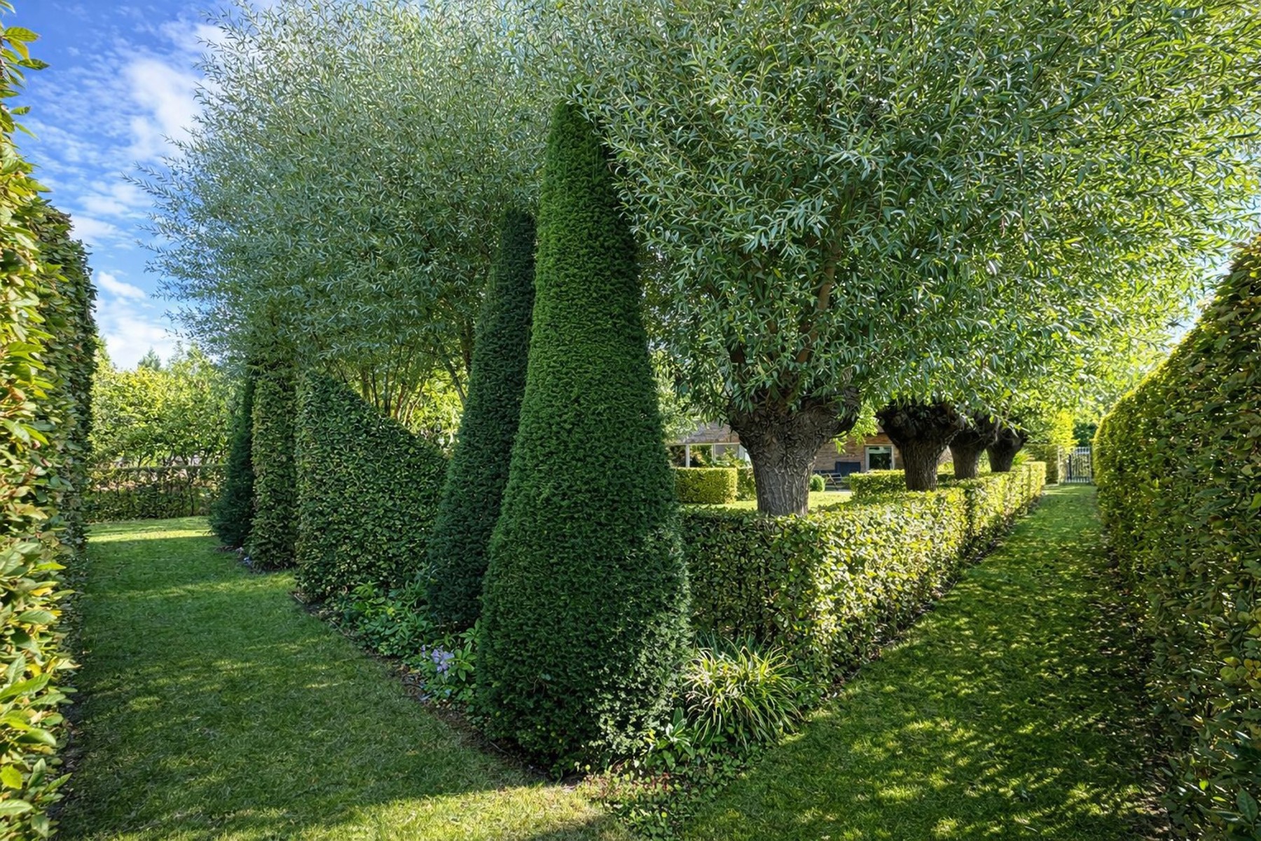 VILLA (5 SLPKS) MET PRACHTIGE TUIN OP 1470 M² - foto 4