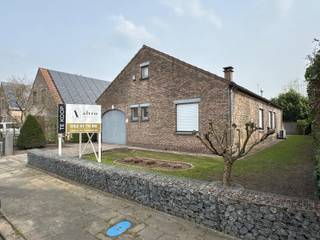 In een rustige, kindvriendelijke wijk van Aartselaar, zonder doorgaand verkeer, bevindt zich deze vrijstaande woning met tal van troeven.Gebouwd in...