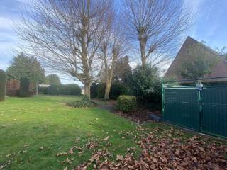 Bent u op zoek naar een ruim perceel bouwgrond voor open bebouwing op een strategische locatie?Dit perceel van 856m² biedt een unieke kans voor wie...