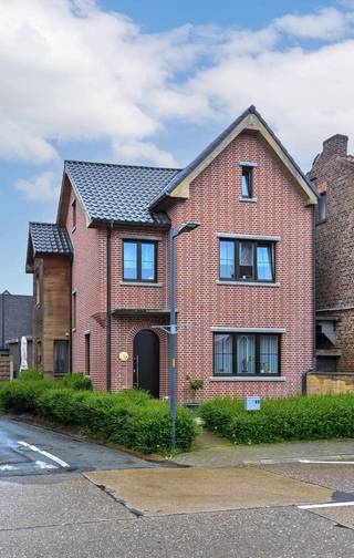 Op zoek naar een woning met veel potentieel en ruimte voor al uw dromen? Dan is de Trinellestraat 9 in Riemst precies wat u zoekt! Met...