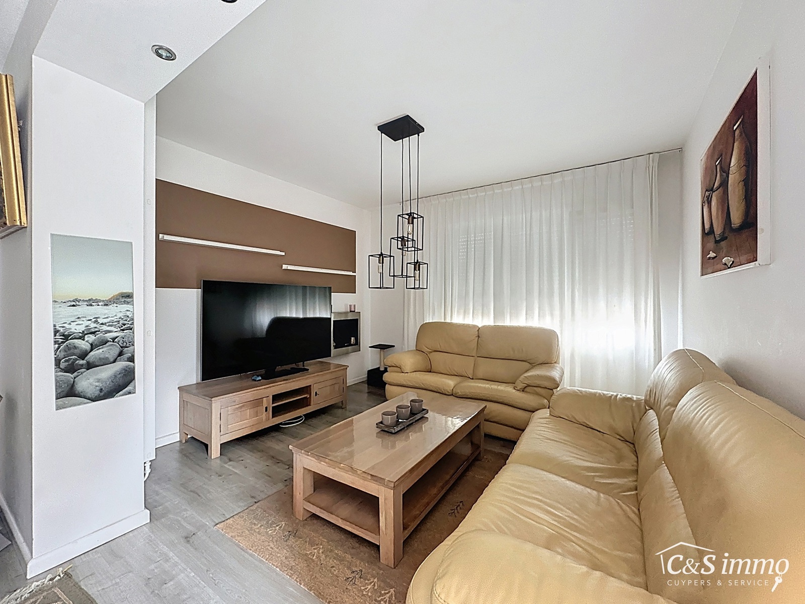 Ruime hoekwoning met 6 kamers, 2 garages en zonnepanelen - foto 2