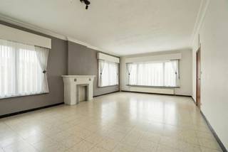 Vous êtes à la recherche d'une propriété avec du potentiel et une mer d'espace tout autour ?  Sur la Spoorweglei 5 à Sint-Katelijne-Waver,...