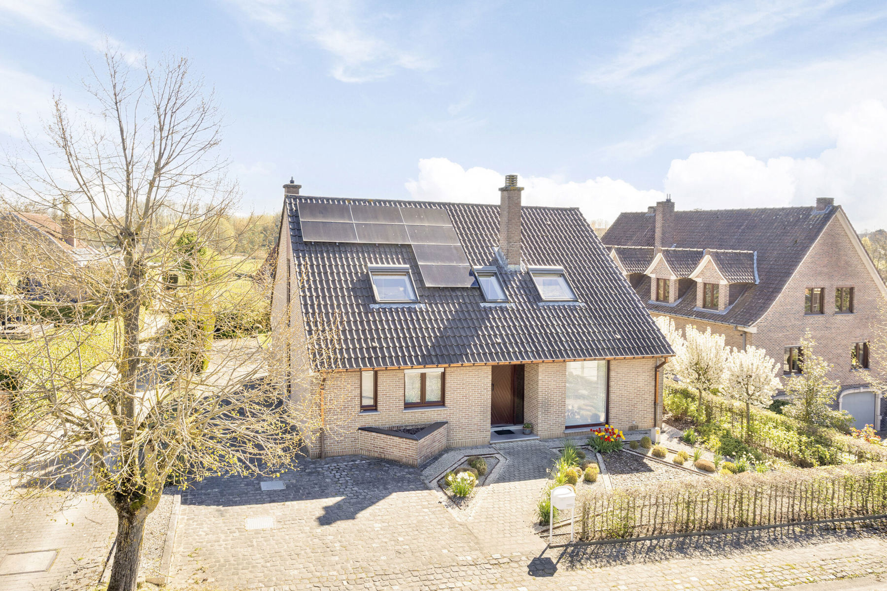 Goed onderhouden en gunstig gelegen villa met 4 slaapkamers - foto 1