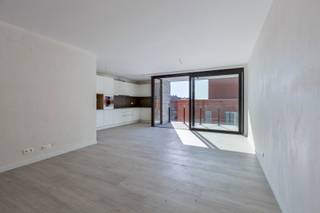 Op de derde verdieping van dit recent gebouw bevindt zich dit BEN-appartement (Bijna-Energie--Neutraal) met een bewoonbare oppervlakte van...