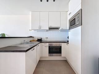 Geniet van rust, ruimte en zeezicht in dit instapklare appartement op de zesde verdieping van een verzorgd gebouw op de Zeedijk van De Panne.<br />Het appartement is in perfecte staat en beschikt over een zongericht terras aan de achterzijde, ideaal te genieten van de zon. Vooraan biedt het grote raam een adembenemend uitzicht op zee.<br />Een unieke kans voor wie op zoek is naar een tweede verblijf of investering aan de kust! Referentie Estelle 0601