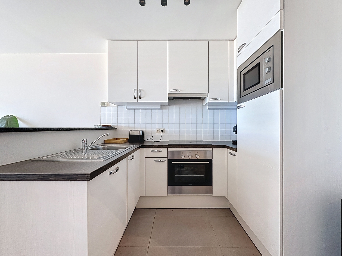 Instapklaar appartement op de zeedijk van De Panne. - foto 2