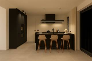 <strong>Opendeurdag vindt plaats op zaterdag 15 november'25 van 10u00 tot 11u30. </strong><br /><br />Ontdek deze nieuwbouwwoning in Lievegem - <strong>6% BTW mogelijk</strong>. Deze halfopen bebouwing bevindt zich in een kleinschalig nieuwbouwproject gelegen langs de N9 met uitstekende verbindingen naar het centrum van Waarschoot, Eeklo en Gent. De grondoppervlakte van dit pand bedraagt 241 m² en een bewoonbare oppervlakte van 180 m². De buitenaanleg wordt volledig gerealiseerd en is inbegrepen in de prijs. <br /><br />De doordachte indeling van deze nieuwbouwwoning is als volgt: inkomhal met gastentoilet, woonkamer met zit- en eetruimte, open ingerichte keuken, aansluitende berging en inpandige garage. De eerste verdieping telt drie ruime slaapkamers, moderne badkamer (met dubbel badkamermeubel, ligbad én douche) en afzonderlijk toilet. Vervolgens beschikt deze woning over een functionele kelder die kan gebruikt worden als extra opslagruimte. Tot slot is het buiten heerlijk vertoeven dankzij een aangename tuin met terras en bevindt zich vooraan een extra parkeerplaats. <br /><br />Bovenvermelde prijs is excl. trappen, vloerwerken, binnendeuren, sanitaire toestellen en keuken (kan voorzien worden mits meerprijs). <br /><br />De gehele woning wordt voorzien van vloerverwarming met warmtepomp en 8 zonnepanelen. <br /><br />Deze woning kan worden afgewerkt volgens de wensen van de koper. Bouwwerken zijn reeds gestart, woning kan bezocht worden mits het maken van een afspraak via 09 395 05 40 of verkoop@concept-home.be. Wenst u meer informatie? Aarzel niet om ons te contacteren. <br /><br />TROEVEN: nieuwbouw / drie slaapkamers / energiezuinig / parkeerplaats aan de woning / zonnepanelen / regenwaterput