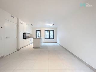 Mail: rent.brussels@weinvest.be Tel: 02/3155173<br /><br />We Invest is verheugd u dit appartement van 81m² te presenteren, gelegen in het hart van het residentiële project Mench in Schaarbeek (meer informatie over het project: https://immo.weinvest.be/mench/).<br /><br />Dit nieuwbouwproject biedt een rustige en groene leefomgeving, met een gemeenschappelijke tuin, terwijl het profiteert van een uitstekende bereikbaarheid dankzij de onmiddellijke nabijheid van het openbaar vervoer, winkels en belangrijke verkeersassen.<br /><br />Het appartement op het gelijkvloers bestaat uit twee slaapkamers, een mooie douchekamer, een ruime en lichte woonkamer met een open ingerichte keuken, een gastentoilet en een wasruimte. U geniet ook van een tuin.<br /><br />Kosten: €60 (maandelijkse provisie voor gemeenschappelijke lasten)<br /><br />Energieprestatiecertificaat: A<br /><br />Mogelijkheid om een parkeerplaats bij te huren voor €150/maand extra<br /><br />Voor meer exclusieve panden, bezoek www.weinvest.be<br />Voor de kaart, ga naar https://immo.weinvest.be/mench/