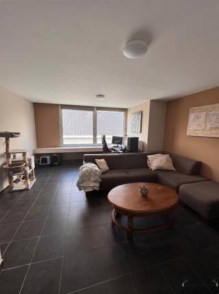 Welkom in dit centraal gelegen appartement in Hamme! De woonruimte met een oppervlakte van 67 m² biedt alles wat je nodig hebt voor comfortabel...