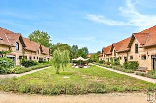 Nieuwpoort - Deze charmante historische herenhoeve is TOPgelegen, op slechts 5km van zee, genietend van alle rust, privacy en met unieke...