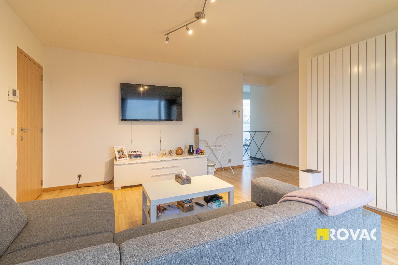 Zeer verzorgd éénslaapkamer appartement met zeer ruim terras nabij het centrum van Roeselare - foto 2