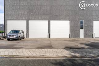 Emplacement de Choix & Possibilités d’Extension * Surface: 850 m² (extensible) * Emplacement: Beveren, accès facile via voies principales * Espace...