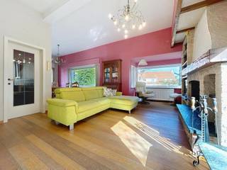 Mooi gelegen villa op 760m² aan natuurreservaat ‘De Doornpanne’ bestaande uit een inkomhal met gastentoilet, gezellige leefruimte met eet-en zithoek...