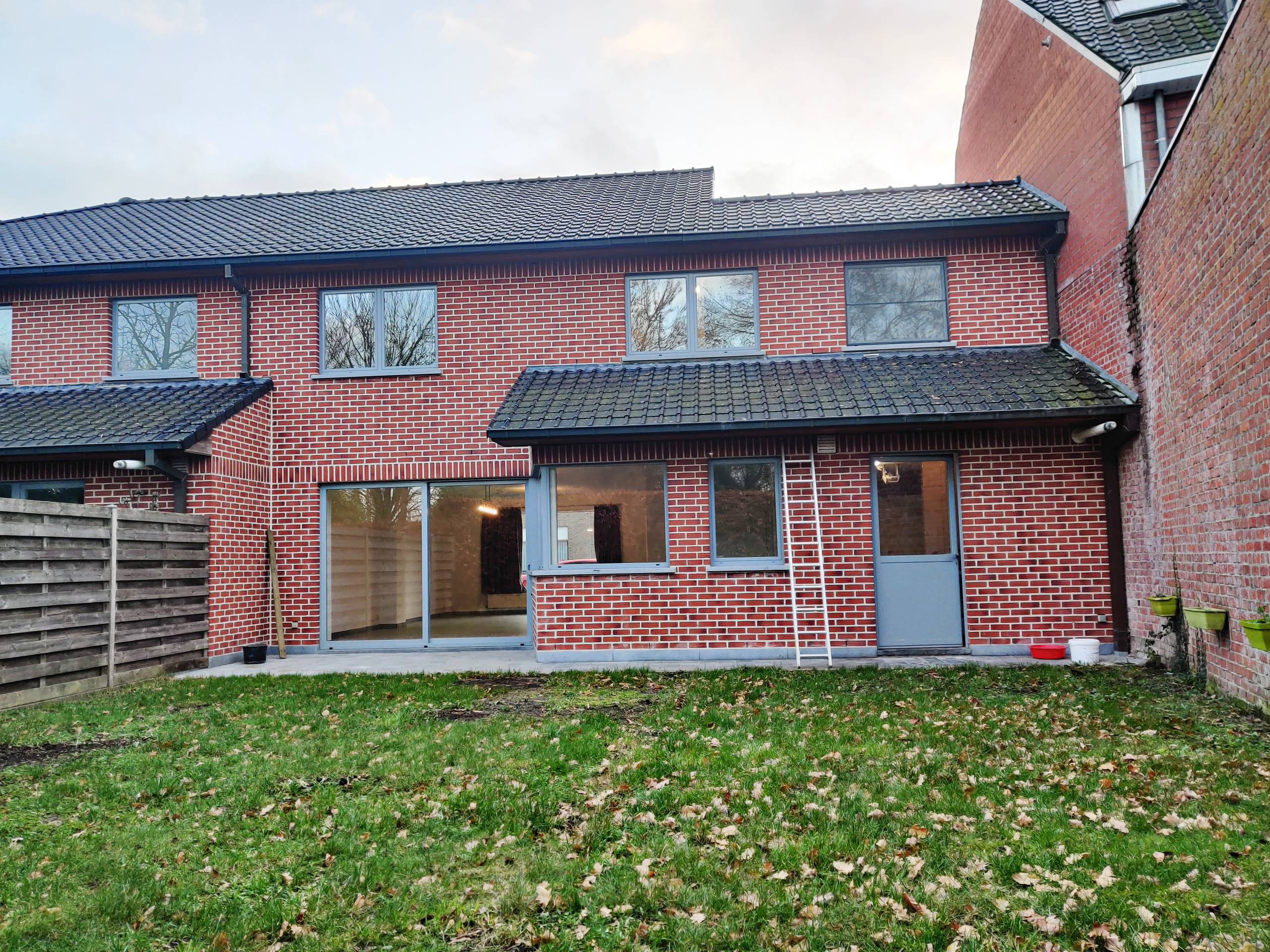 Mooie woning met 3 slaapkamers, tuin en garage - foto 2