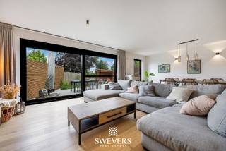 Voor meer info en foto’s, surf naar www.swevers.be – In de rustige Linkestraat in Koersel vind je deze instapklare woning met verrassend veel...