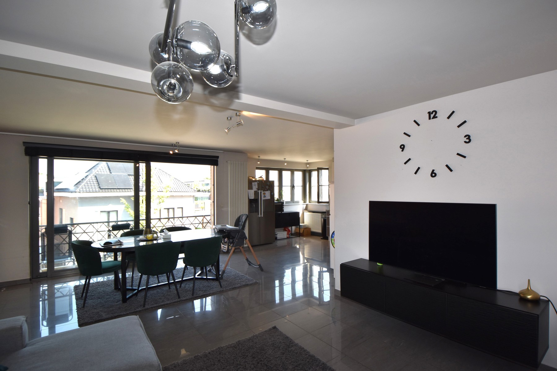 Lichtrijk 2 sl. app. met balkon, staanplaats & ruime berging - foto 4