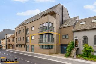 Immo Leolux stelt met trots dit prachtig gelegen appartement voor, centraal in Merchtem en omgeven door groene zichten.Bij het binnenkomen wordt...