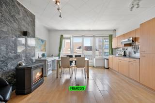 Dit ruim appartement is gelegen in het Westerkwartier te Oostende. In de buurt zijn er talloze buurtwinkels en heeft u een vlotte verbinding naar...