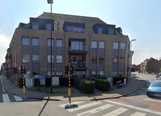 Deze instapklare kantoorruimte van 117 m² is gelegen op een zeer centrale locatie, ideaal voor bedrijven die op zoek zijn naar een goed bereikbare werkplek.<br />De ruimte is voorzien van centrale verwarming op aardgas en heeft een gunstig EPC-certificaat, wat bijdraagt aan een energiezuinig en comfortabel binnenklimaat.<br /><br />Extra troeven: 
<ul>
	<li>Parkeermogelijkheden in de directe omgeving </li>
	<li>Ruime kantooroppervlakte </li>
	<li>Instapklaar </li>
	<li>Gunstig EPC </li>
</ul>
Meer info op www.covast.be <br /><br />Contacteer onze vastgoedexpert Nik op  0472389746 voor meer info omtrent de bieding en de werking van dit biedingsplatform.<br />Domicill Vastgoed is partner en helpt deze verkoop te begeleiden. 