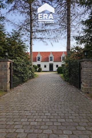 Uitermate degelijk en volledig gerenoveerd landhuis op een prachtige groene locatie. De woning ligt op een steenworp van de Nederlandse grens en...