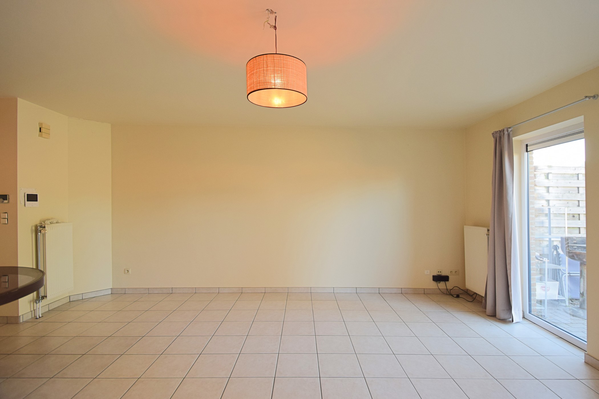 Instapklaar 1 slaapkamer gelijkvloer appartement met tuin en staanplaats in het bruisende Gentbrugge! - foto 4