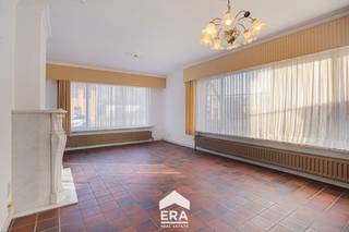 Deze woning staat op een perceel van 1.258 m² en heeft een bewoonbare oppervlakte van 254 m². De indeling is praktisch en veelzijdig,...
