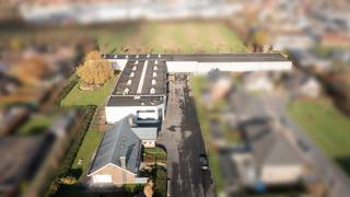 Unieke opportuniteit / bedrijfssite waarvan enkele loodsen verhuurd / andere verhuurklaar LOODSEN +/- 2674m2  + KANTOORRUIMTE +/- 354 m2- Diversiteit...