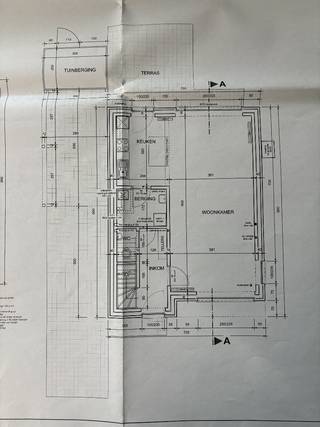 Ons 🏡 staat te koop!!! 
Als eerste eigenaars kochten wij deze vrijstaande nieuwbouwwoning in 2020. 
✅ EPC A (score= 30)
✅ 178 m2 bewoonbare opp
✅ 322m2 perceelgrootte
✅ 4 slaapkamers 
✅ thuisbatterij
✅ elektriciteit = 3 fasig, ideaal voor laadpaal
✅ Laadpaal
✅ 20 zonnepanelen 
✅ vloerverwarming
✅ airco op elke verdieping
✅ zonnescherm aan de zuidkant
✅ rolluiken (1ste en 2de verdiep volledig)
✅ vliegenhor voor elke raam
✅ regenwaterput van 5000L

Badkamer met bad &amp; douche 🚿 🛀🏻 
Toilet in de badkamer
Apart toilet op het gelijkvloers
Keuken volledig geïnstalleerd met microgolfoven, oven, inductiefornuis, koelkast en afwasmachine. 
Zuidgerichte tuin voorzien van 2 terrassen en een grote pergola waar het heerlijk vertoeven is in de zomer, zelfs bij een warmteonweer of een buitje! ⛈️ 