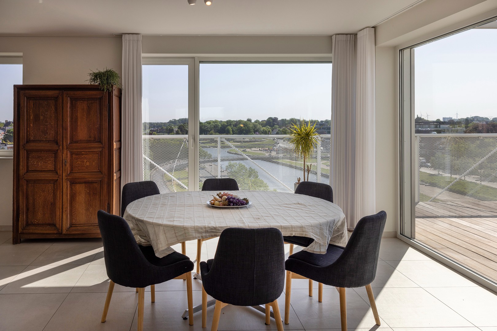 Lichtrijk wonen op de 5de verd. van een iconische woontoren. - foto 5