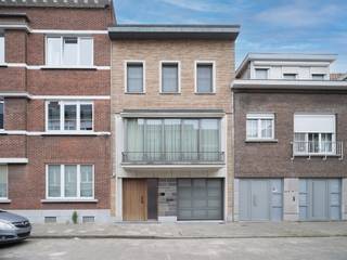 Stijlvolle woning op fietsafstand van het Gentse centrum, gelegen in een rustige en residentiële straat nabij Park Biest en het Potuitpark.Voor meer...