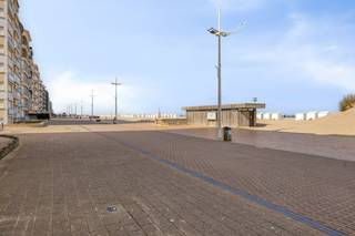 Vlakbij de zeedijk van Koksijde vinden we residentie Vista Del Mar met een goed onderhouden appartement (54m²) te koop. Rustig gelegen met het...