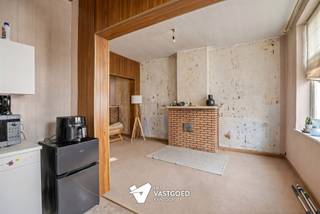 <p><span>Te renoveren karaktervolle HOB met 3 slaapkamers gelegen op een perceel van 4a12ca te Beringen-Mijn.</span></p><p><span> </span></p><p><span>Belangrijkste troeven: </span></p><p><span>- Centrale ligging</span></p><p><span>- 3 slaapkamers</span></p><p><span>- Te renoveren</span></p><p><span>- Vernieuwd dak</span></p><p><span>- Zolder met vaste trap en potentieel tot het omvormen van een extra slaapkamer</span></p><p><span>- Tuin met extra bergruimte</span></p><p><span>- Garage</span></p><p><span> </span></p><p><span>Bekijk zeker ook de foto's en de grondplannen met de afmetingen. Zo krijgt u van thuis uit al een perfect beeld van wat deze woning te bieden heeft!</span></p><p><span> </span></p><p><span>Wenst u meer info of een vrijblijvende bezichtiging, contacteer dan ons kantoor op het nummer 011 85 15 15 en wij helpen u graag verder. </span></p>