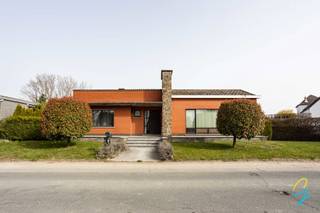 À VENDRE À HAALTERTDécouvrez cette agréable maison. Le salon lumineux constitue le cœur de la maison et offre un espace de vie chaleureux baigné de...